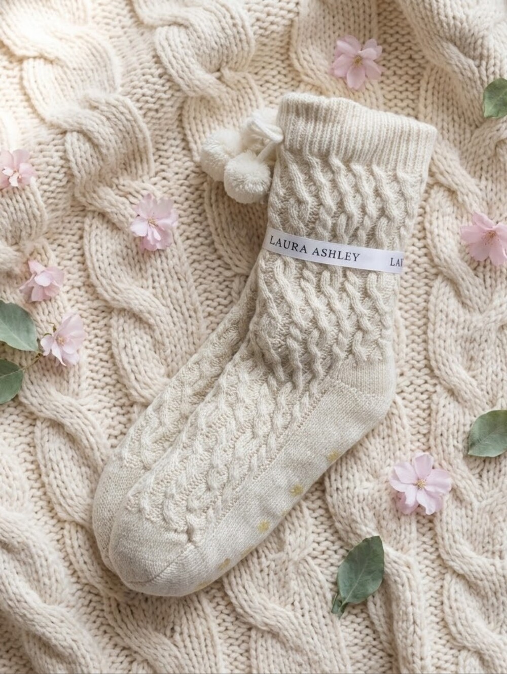 Laura Ashley NWT Cream Gold Cable Knit Fleece Lined Slipper Socks 9-11 Cozy Gift